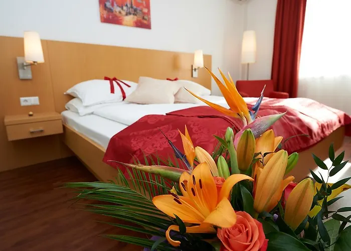 Hotel City-hotel Modling