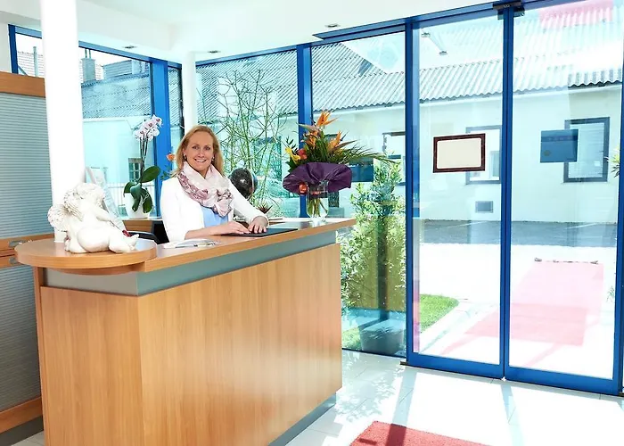 Hotel City-hotel Modling